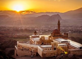 İshak Pasha Palace