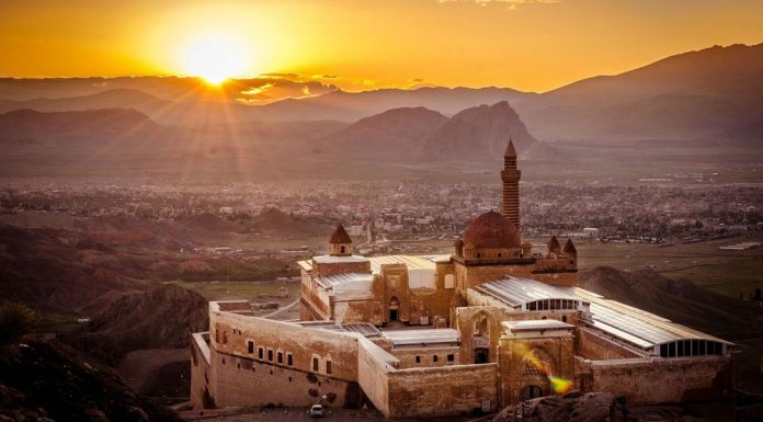 İshak Pasha Palace